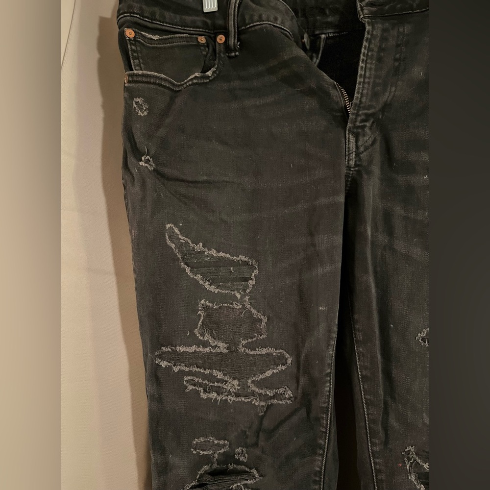 Men’s American Eagle Ripped Jeans - Picture 2 of 9
